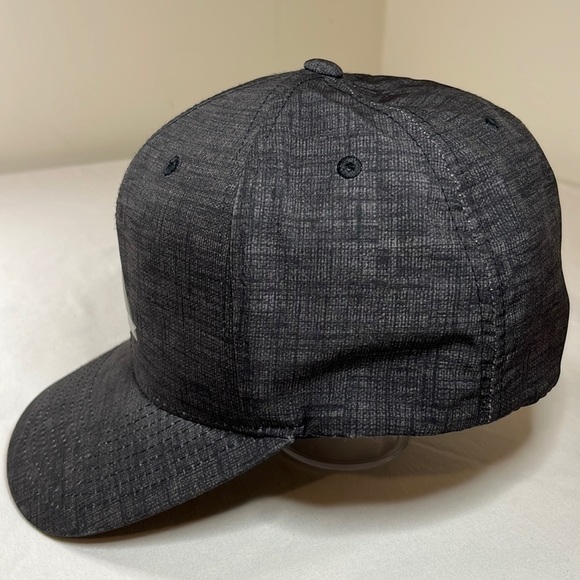 Quiksilver flexfit cap, like new condition - Picture 2 of 12